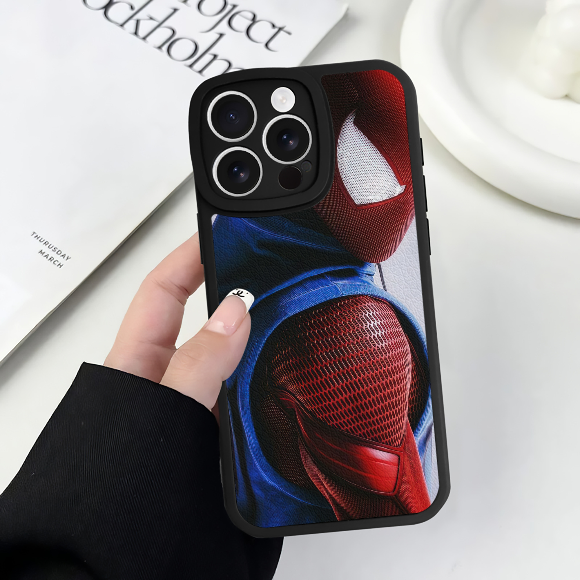 （画像用） Spider Man スパイダーマン 【iPhone 16シリーズ対応】シリコンスマホケース（レザー調） 材質：シリコン